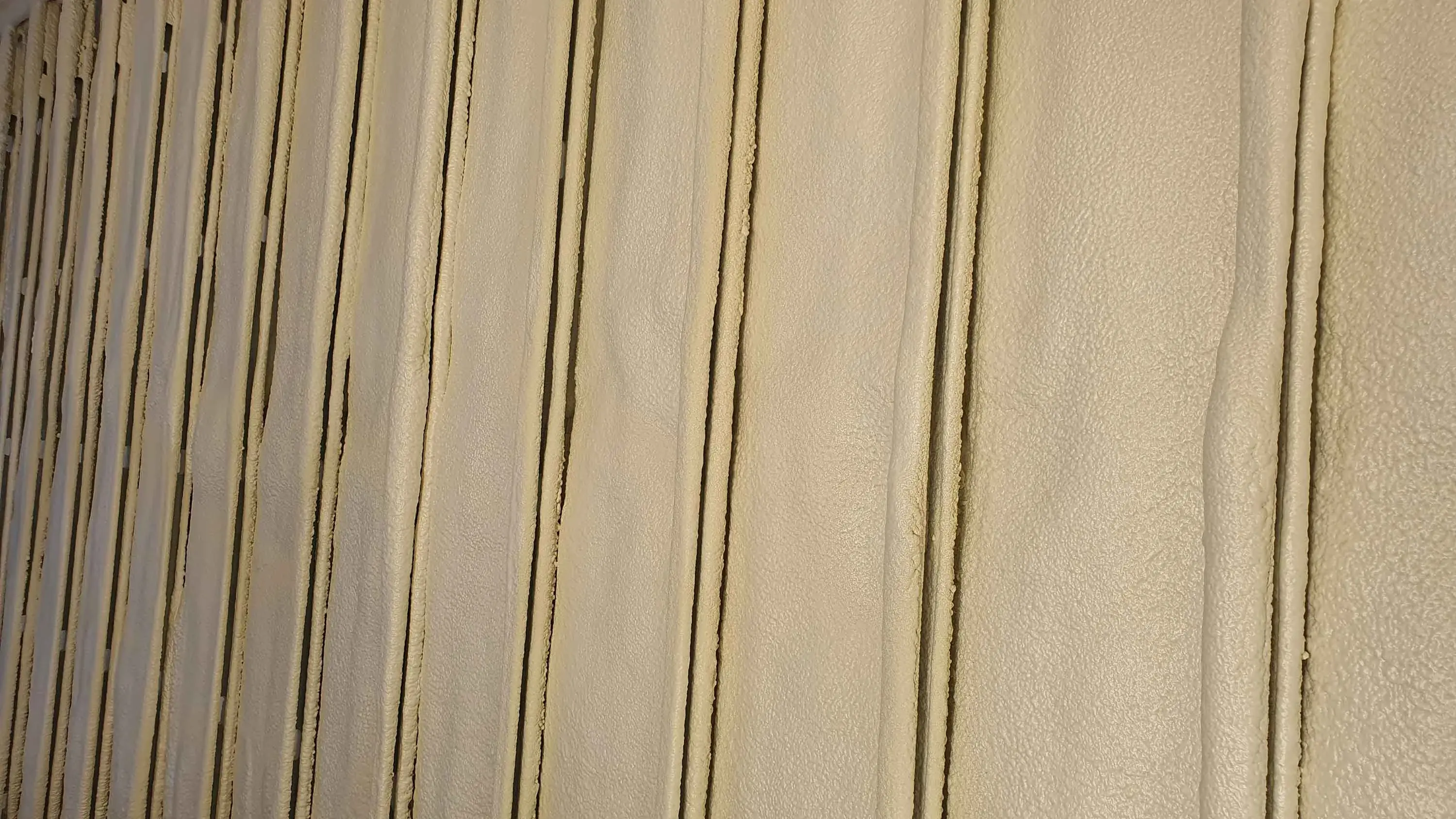 Närbild på härdat RadonFoam med sluten cellstruktur